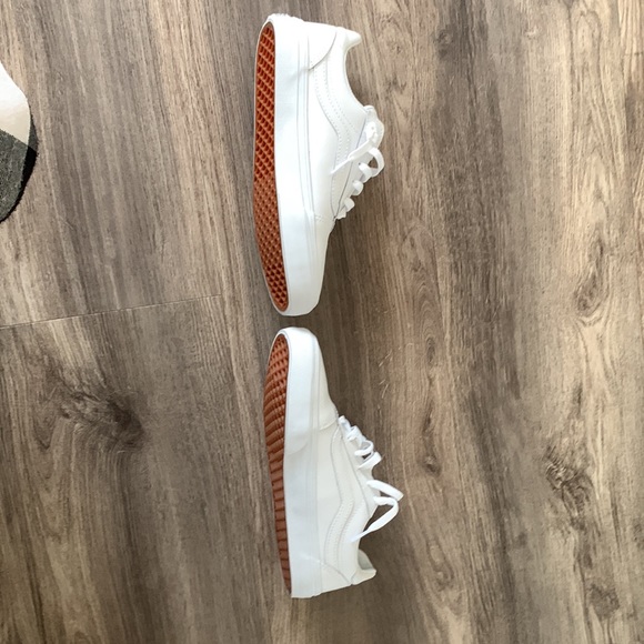 white vans - Picture 2 of 4